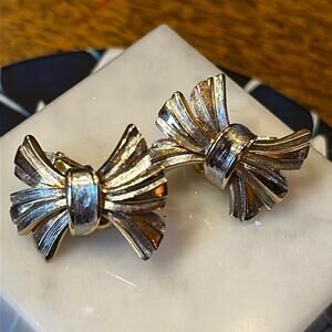 Vintage Kramer Clip-On Earrings #C15 gold tone